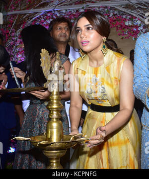 Mumbai, Maharashtra, Indien. Oktober 2017. Bollywood-Schauspielerin Bhumi Pednekar eröffnet die Glitter 2017 Hochzeit & Lifestyle Ausstellung im Hotel JW Marriott, juhu in Mumbai. Quelle: Azhar Khan/ZUMA Wire/Alamy Live News Stockfoto