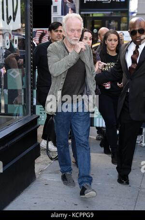 New York, NY, USA. Oktober 2017. Tobin Bell, der bei AOL BUILD zu sehen war, um seinen neuen Film PUZZLE Out and about für Celebrity-Kandidaturen zu bewerben – FREITAG, New York, NY, 6. Oktober 2017. Quelle: Derek Storm/Everett Collection/Alamy Live News Stockfoto