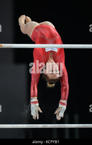 Montreal, Quebec, Kanada. 6. Okt 2017. GIULIA STEINGRUBER, aus der Schweiz, konkurriert auf dem stufenbarren während der Frauen vielseitige Finale im Olympiastadion in Montreal, Quebec statt. Credit: Amy Sanderson/ZUMA Draht/Alamy leben Nachrichten Stockfoto