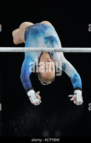 Montreal, Quebec, Kanada. 6. Okt 2017. ELSABETH SCHWARZ, aus Kanada, konkurriert auf dem stufenbarren während der Frauen vielseitige Finale im Olympiastadion in Montreal, Quebec statt. Credit: Amy Sanderson/ZUMA Draht/Alamy leben Nachrichten Stockfoto