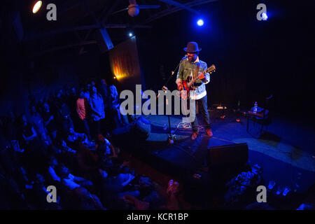 Mailand, Italien. 06 Okt, 2017. Der amerikanische Sänger und Songwriter CODY CHESNUTT live auf der Bühne Biko Verein während der "Konzert & Gespräch mit Kreditkarte. Cody ChesnuTT Tour': Rodolfo Sassano/Alamy leben Nachrichten Stockfoto