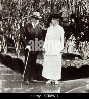 Dieses Foto vom Januar 1921 zeigt Gilbert Parker und Lady Parker, wahrscheinlich eine wichtige Figur in der britischen Politik- oder Kulturszene des frühen 20. Jahrhunderts. Stockfoto