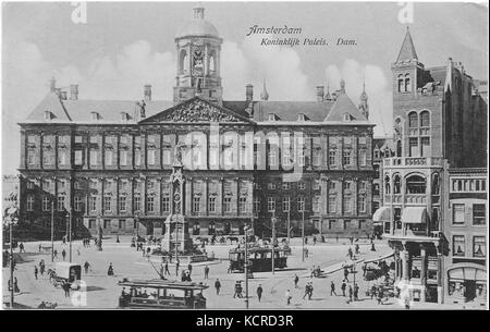 Der Koninklijk Paleis in Amsterdam, auch bekannt als Königspalast, steht auf dem Dam-Platz. Es dient als königliche Residenz und ist eines der wichtigsten historischen Gebäude in den Niederlanden. Stockfoto