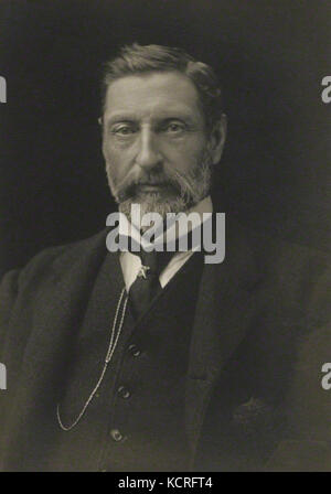 Henry Rider Haggard war ein englischer Autor, der für seine Abenteuerromane bekannt war, insbesondere „King Salomon’s Mines“. Dieses Bild spiegelt seinen Einfluss auf die Literatur wider, insbesondere in den Genres Abenteuer und Kolonialforschung. Stockfoto