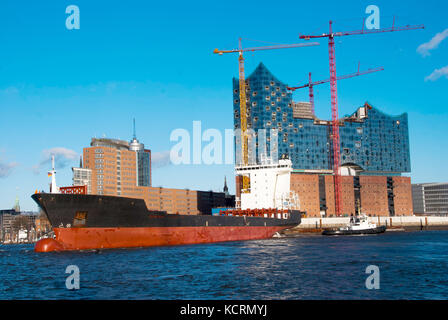 Hamburger Hafen und Elbphilharmonie Stockfoto