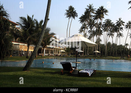 Blue Water Hotel wadduwa westliche Provinz Sri Lanka Touristen im Pool Stockfoto