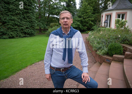 Deutscher Wein Branche: Günther Jauch von Othegraven Winery, Kanzem, Saar, Mosel, Deutschland Stockfoto