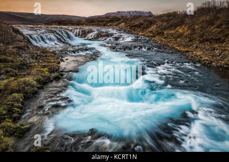 Bruarfoss Wasserfall mit eiszeitlichen Blue Water in Island Stockfoto