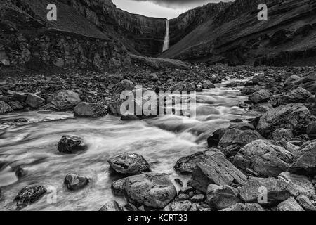 Hengifoss Wasserfall in der Nähe von Egilsstadir, Island Stockfoto