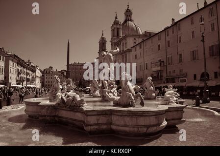 Rom - Mai 12: Piazza Navona mit Touristen am 12. Mai 2016 in Rom, Italien Rom 14. in der Welt geordnet, und 1. Die beliebtesten touristischen Attraktion Stockfoto