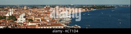 Skyline von Venedig panorama Gesehen von oben am Uhrenturm in St Mark's Square. Italien. Stockfoto
