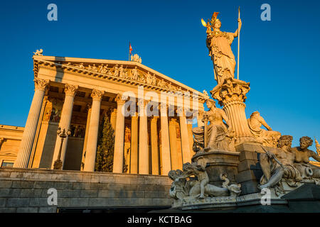 Eingang des Parlamentsgebäudes in Wien, Österreich Stockfoto