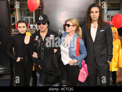 Prominente nehmen an der Weltpremiere von „IT“ im TCL Chinese Theater Teil. Mit: Sophie Simmons, Gene Simmons, Shannon Tweed Simmons, Nick Simmons Wo: Los Angeles, Kalifornien, Vereinigte Staaten Wann: 06 Sep 2017 Credit: Brian to/WENN.com Stockfoto