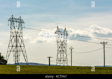 Elektrische Pylone. Haute-Loire. Auvergne. Frankreich Stockfoto