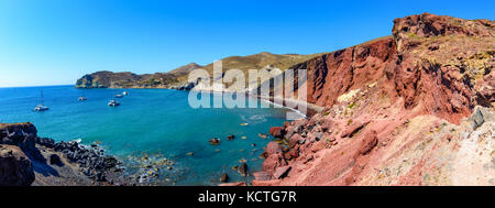 Red Beach, Chania, Griechenland, Kreta - Santorin - Thira - einer der berühmtesten Strände der Insel bekannt für einzigartige Farbe des Sandes und surro Stockfoto