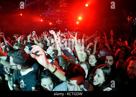 Barcelona - Jan 17: Summe 41 (Punk Rock Band) im Konzert an razzmatazz Club durchführen am 17. Januar 2017 in Barcelona, Spanien. Stockfoto