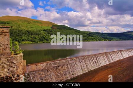Größte Süßwasser-Reservoir in Brecon Beacons, in der Nähe von Talybont-on-Usk Dorf. Stockfoto