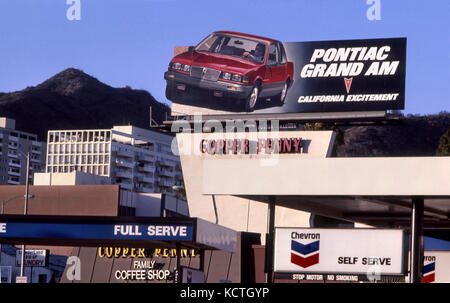 Pontiac Grand Am Anschlagtafel bei Sonnenuntergang und La Brea Ave. in Hollywood, CA ca. 1977 Stockfoto
