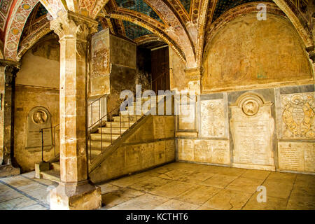 Kreuzgang der Toten in der Basilika Santa Maria Novella in Florenz Italien Stockfoto