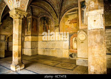 Kreuzgang der Toten in der Basilika Santa Maria Novella in Florenz Italien Stockfoto