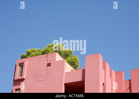 Die La Muralla roja Gebäude in Calpe, Alicante, Spanien Stockfoto