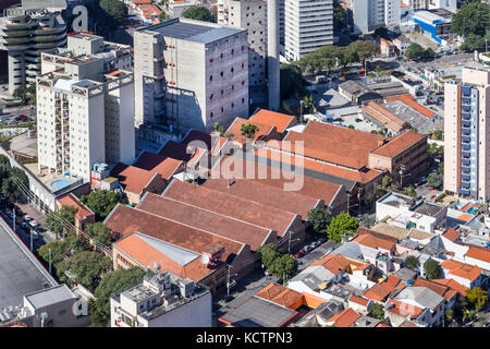 Luftaufnahme von SESC Pompéia, in der Stadt São Paulo - Brasilien. Stockfoto