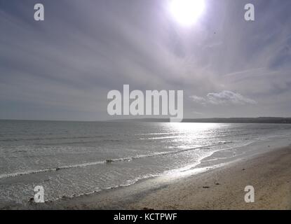 Blick auf das Meer von Filey Strand an einem sonnigen Herbsttag, North Yorkshire UK Stockfoto