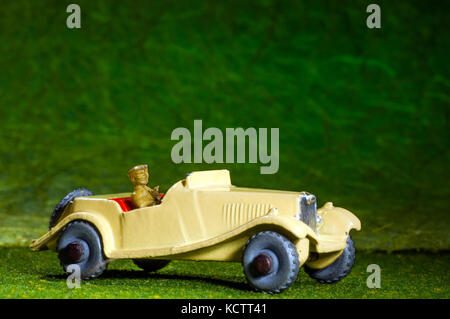 Retro Miniatur Modell mg td Sportwagen Einstellung Studio Stockfoto