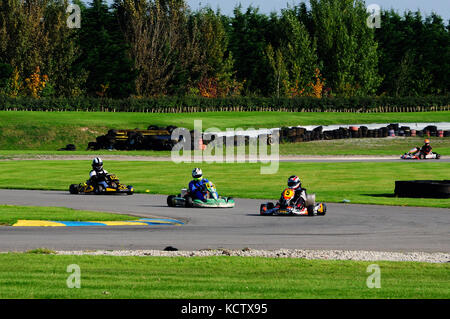 Gehen Sie rund um die Rennstrecke karting Stockfoto