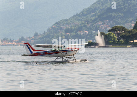 Como, Italien - 27. Mai 2016: ein Wasserflugzeug des Aero Club como Rollens am Comer See in Como, Italien. Stockfoto