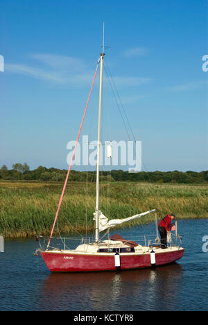 Segeln auf dem Fluss Alde Stockfoto