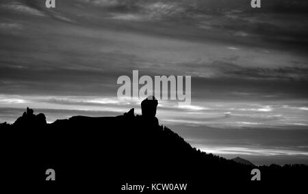 Roque Nublo bei Sonnenuntergang, Schwarzweiß-Effekt, Gran Canaria, Kanarische Inseln Stockfoto