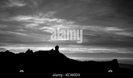 Sunset Schwarz und Weiß, Roque Nublo, Gran Canaria, Kanarische Inseln Stockfoto