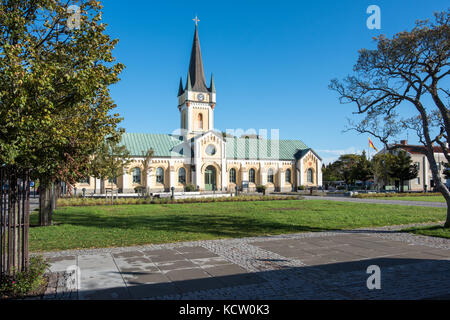 Borgholm Kirche am Borgholm Platz auf der schwedischen Ostseeinsel Oland. Borgholm ist die größte Stadt in Oland und die Kirche wurde 1879 erbaut. Stockfoto