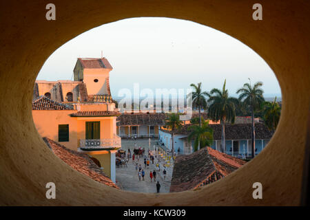 Blick von der Eröffnung der Turm an Iglesia y Convento de San Francisco, Trinidad, Kuba Stockfoto