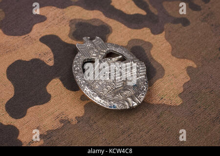 Allgemeine Tank Assault Badge - deutsche NS-Award auf der SS Camouflage einheitliche Stockfoto