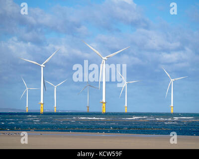 Sieben der Zwanzig sieben Windenergieanlagen im Windpark auf teesmouth Redcar Stockfoto