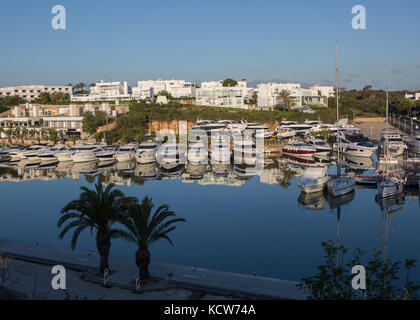 Yachten in der Marina de Cala günstig d'Or, Cala d'Or, Mallorca, Balearen, Spanien. Stockfoto