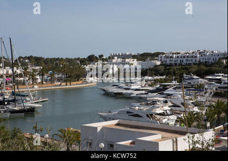 Blick von oben der Yachten in der Marina de Cala günstig d'Or, Cala d'Or, Mallorca, Balearen, Spanien. Stockfoto