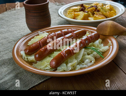 Polnisch-amerikanische Wurst Kohl Kartoffel-auflauf Stockfoto