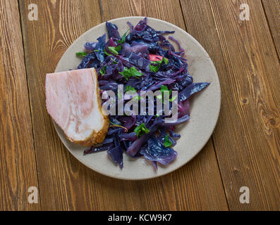Langsam - Wurstwaren & Rotkohl, Nahaufnahme Stockfoto