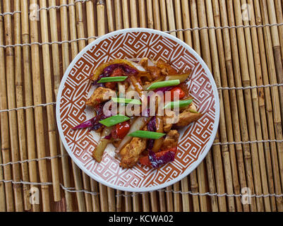 Huhn und Chinesische Gemüse anbraten, im chinesischen Stil Kung Pao Huhn Stockfoto