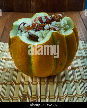 Kham-doshama - süße Pilav mit einem Kürbis, Fleisch und getrocknete Früchte. Küche von Aserbaidschan. Stockfoto