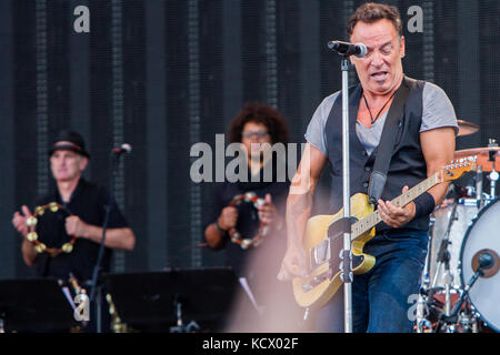 Zurich Schweiz. 09. Juli 2012. Bruce Springsteen führt live auf der Bühne im Stadion Letzigrund während der 'Wrencking Ball Tour" Stockfoto