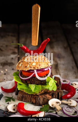 Veganer und Pilze und Linsensuppe Burger Stockfoto