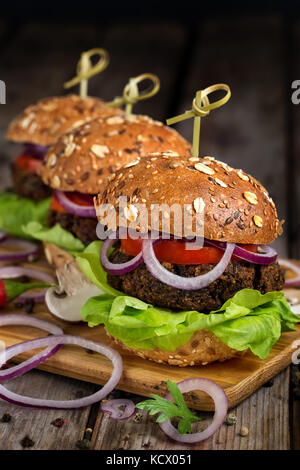 Veganer und Pilze und Linsensuppe Burger Stockfoto