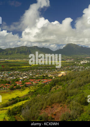Luftaufnahme von Lihue, Kauai, an einem bewölkten Tag Hawaii. Stockfoto
