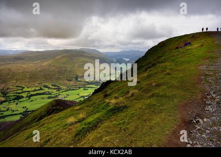 Wanderer auf dem Gipfel des blencathra Stockfoto