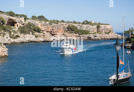 Fischerboot in der Bucht von Cala Figuera, Mallorca, Balearen, Spanien. Stockfoto