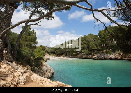 Blick auf den Strand von Cala Serena, Mallorca, Balearen, Spanien. Stockfoto